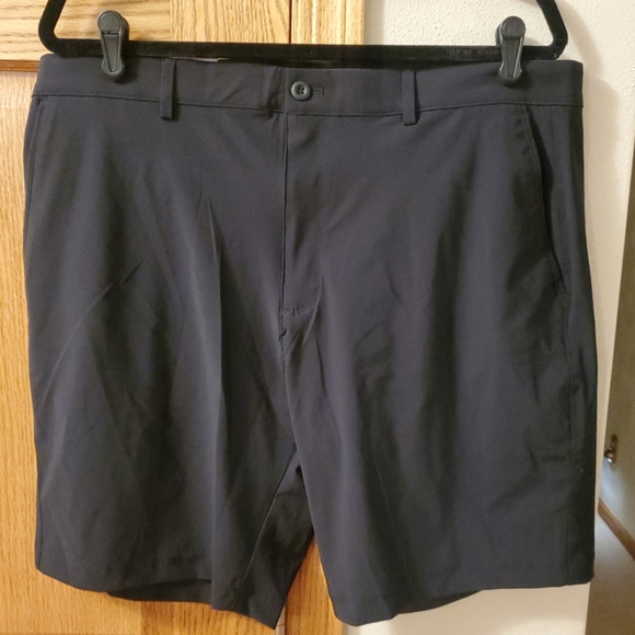 NWT Greg Norman Men's Stretch Black Size 36 Golf Shorts - Picture 1 of 4